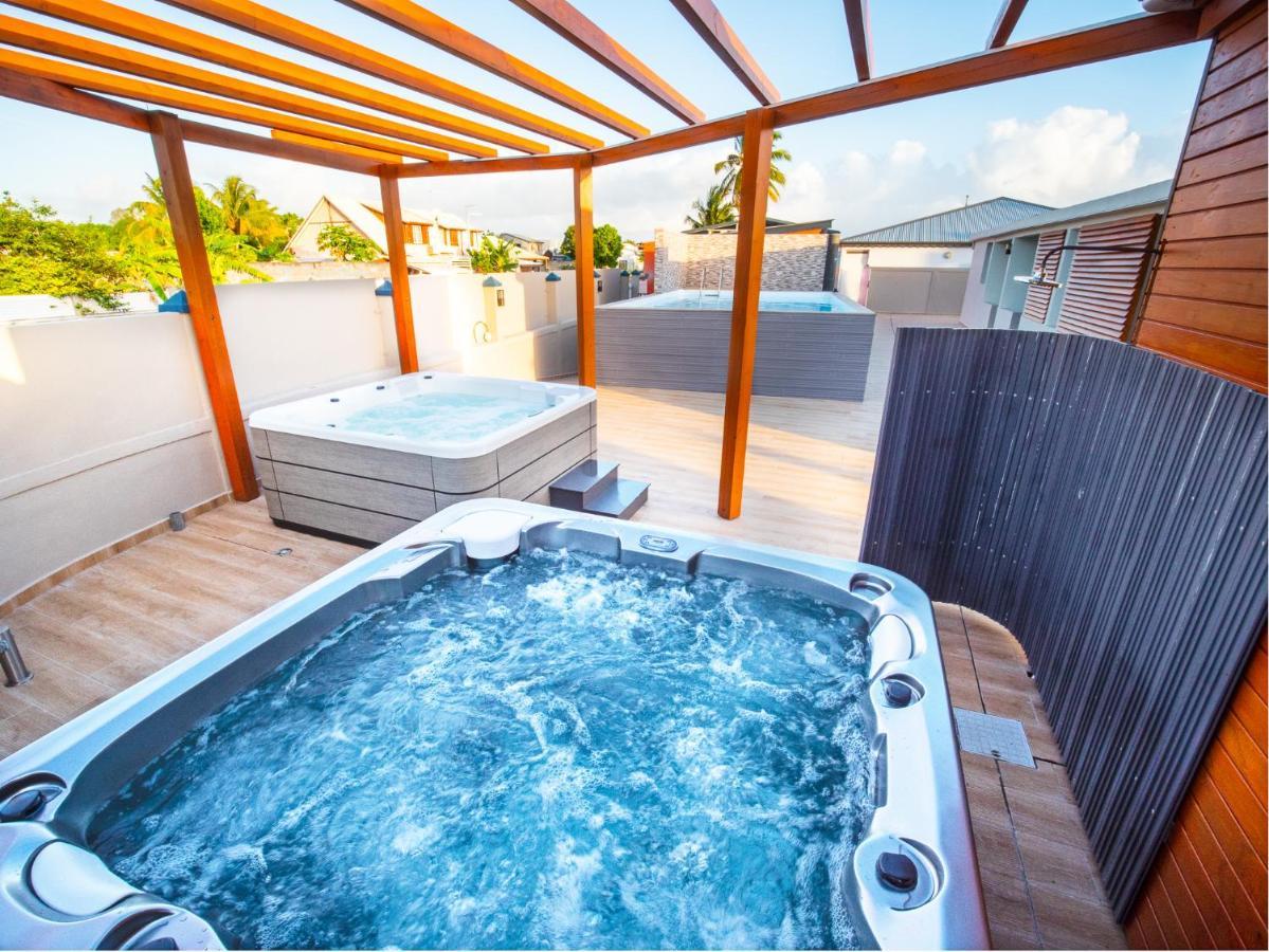 Evasion En Plein Coeur De La Ville T2 Jacuzzis Sauna Et Piscine Au Centre De Пор-Луи Экстерьер фото